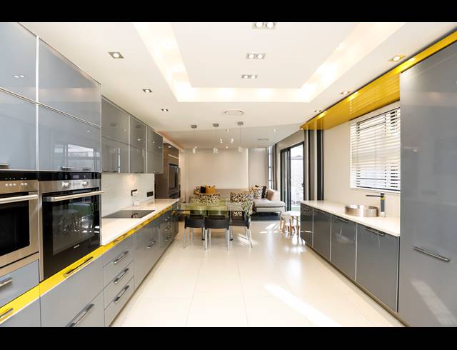 4 BEDROOM TOWNHOUSE FOR SALE IN ESSENWOOD
